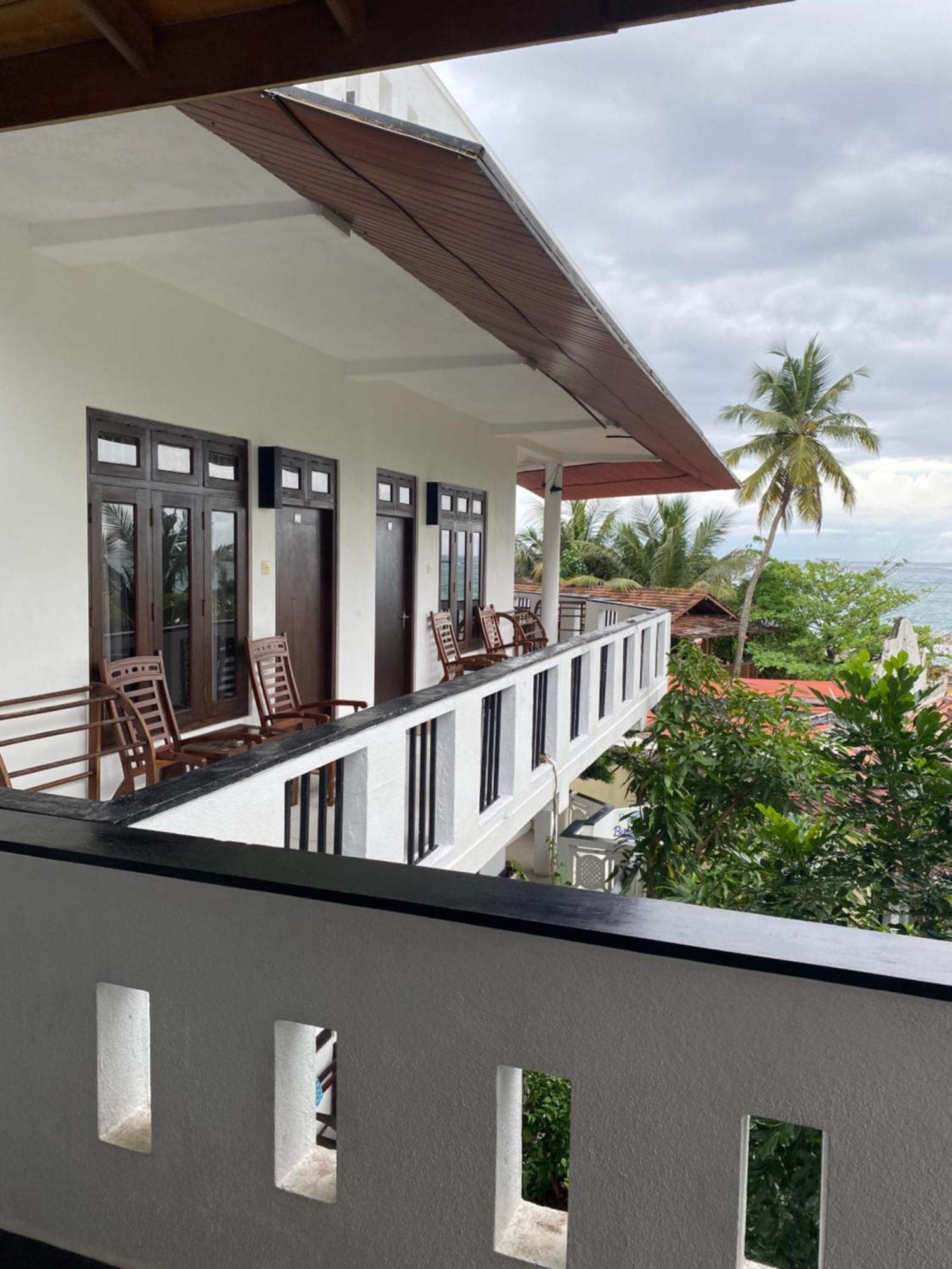 Unawatuna Beach Bungalow - Exterior photo