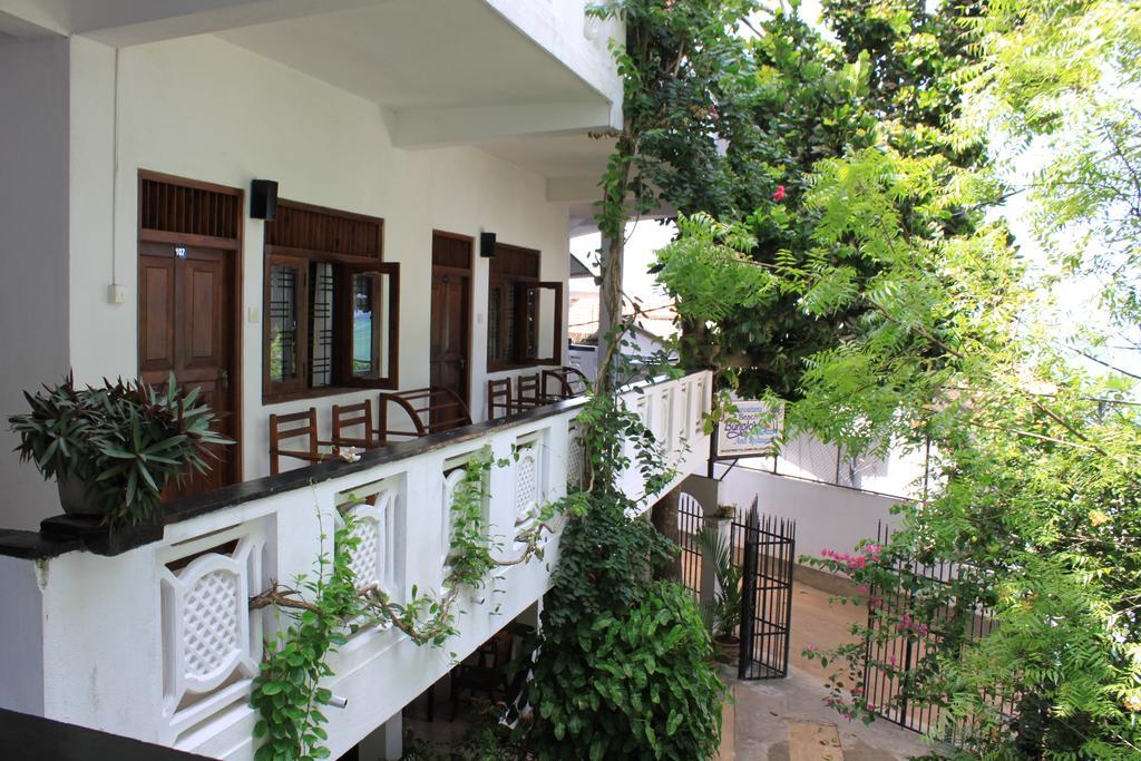 Unawatuna Beach Bungalow - Room photo