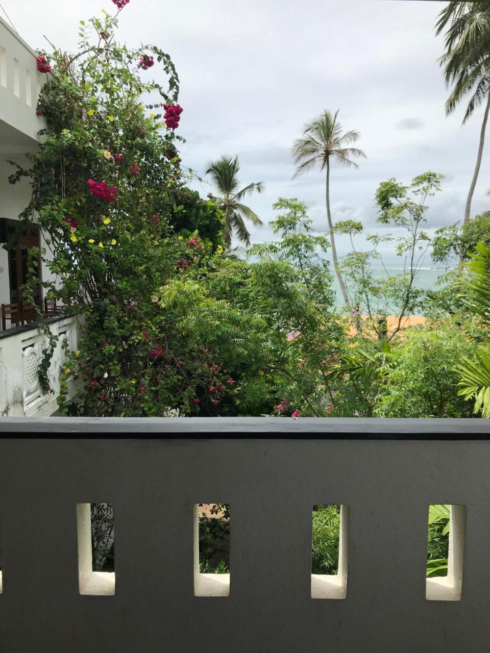 Unawatuna Beach Bungalow - Exterior photo